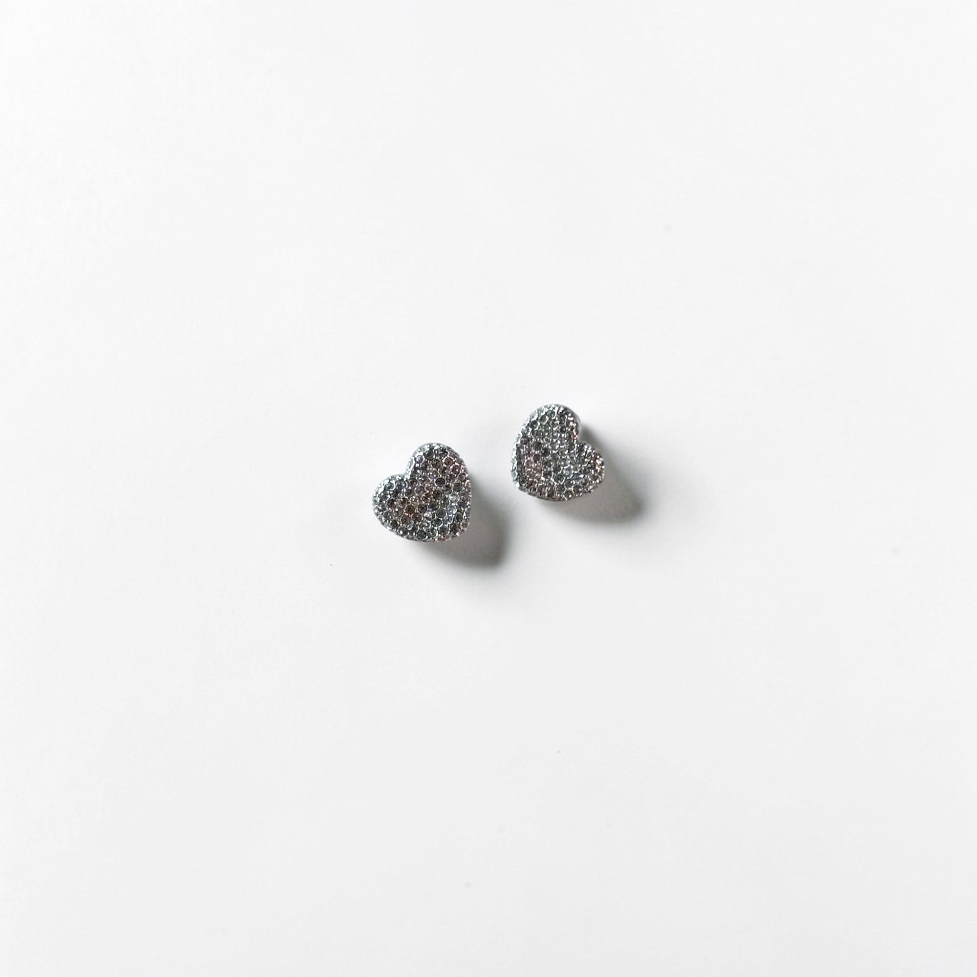 Caved heart cubic earrings