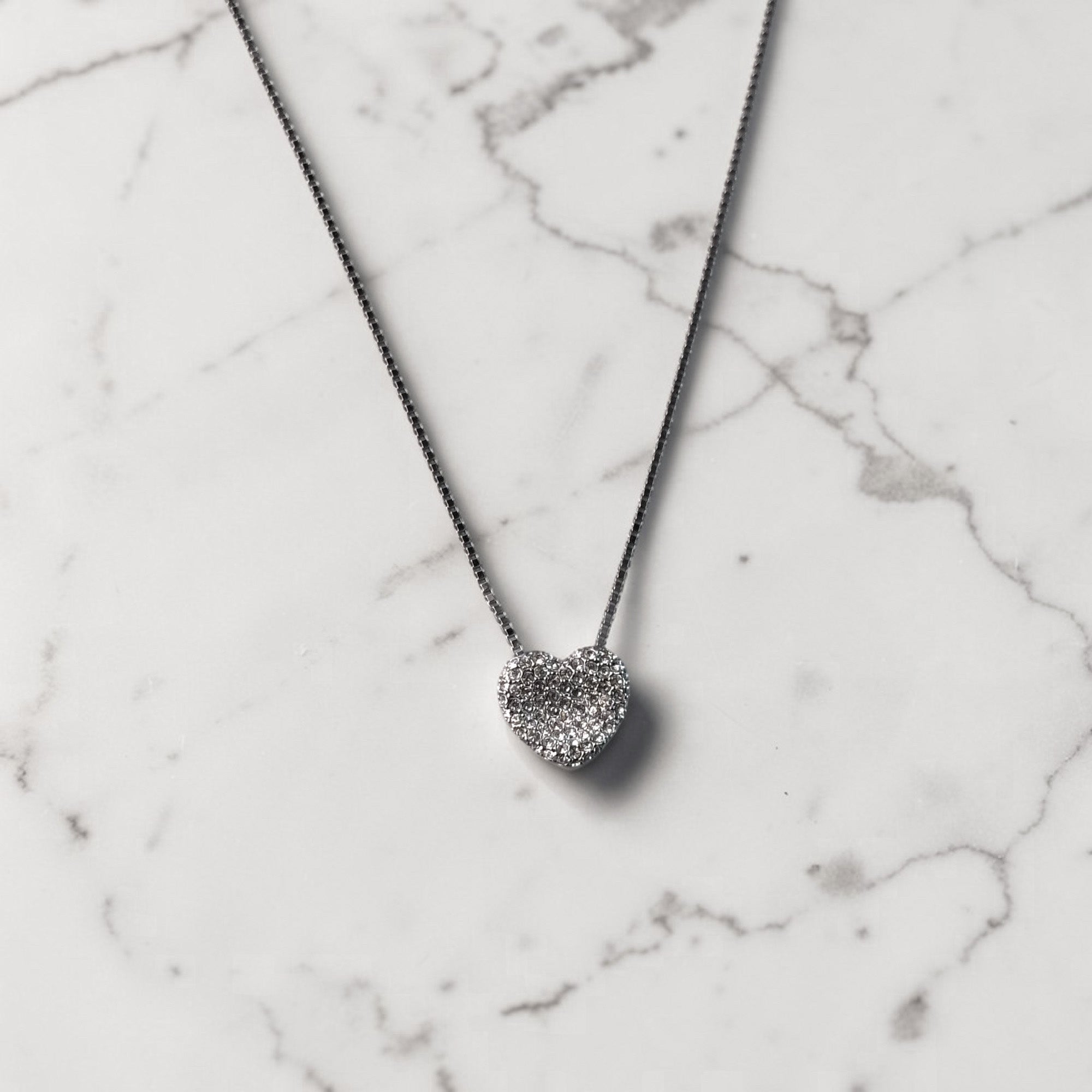 Caved heart cubic necklace