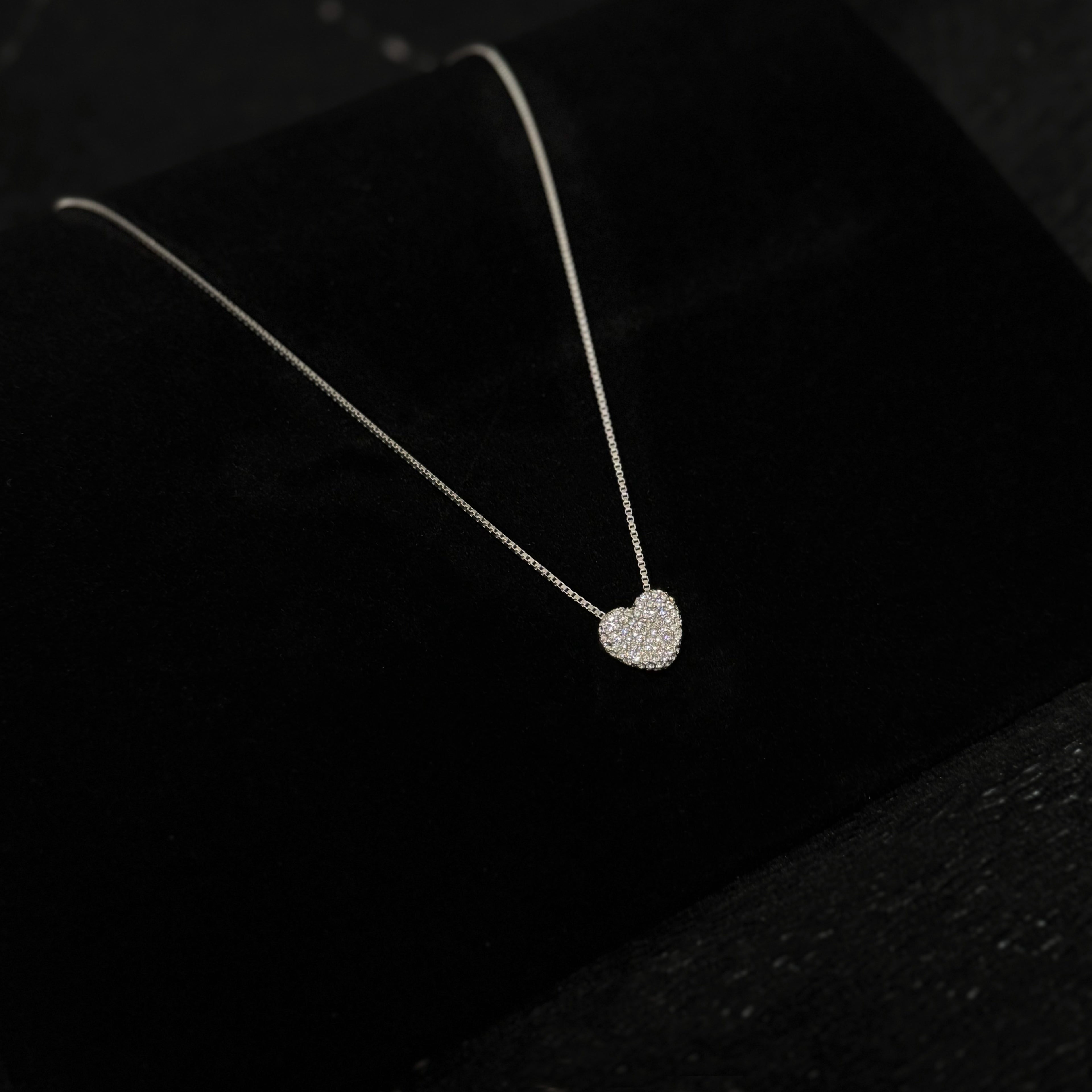 Caved heart cubic necklace