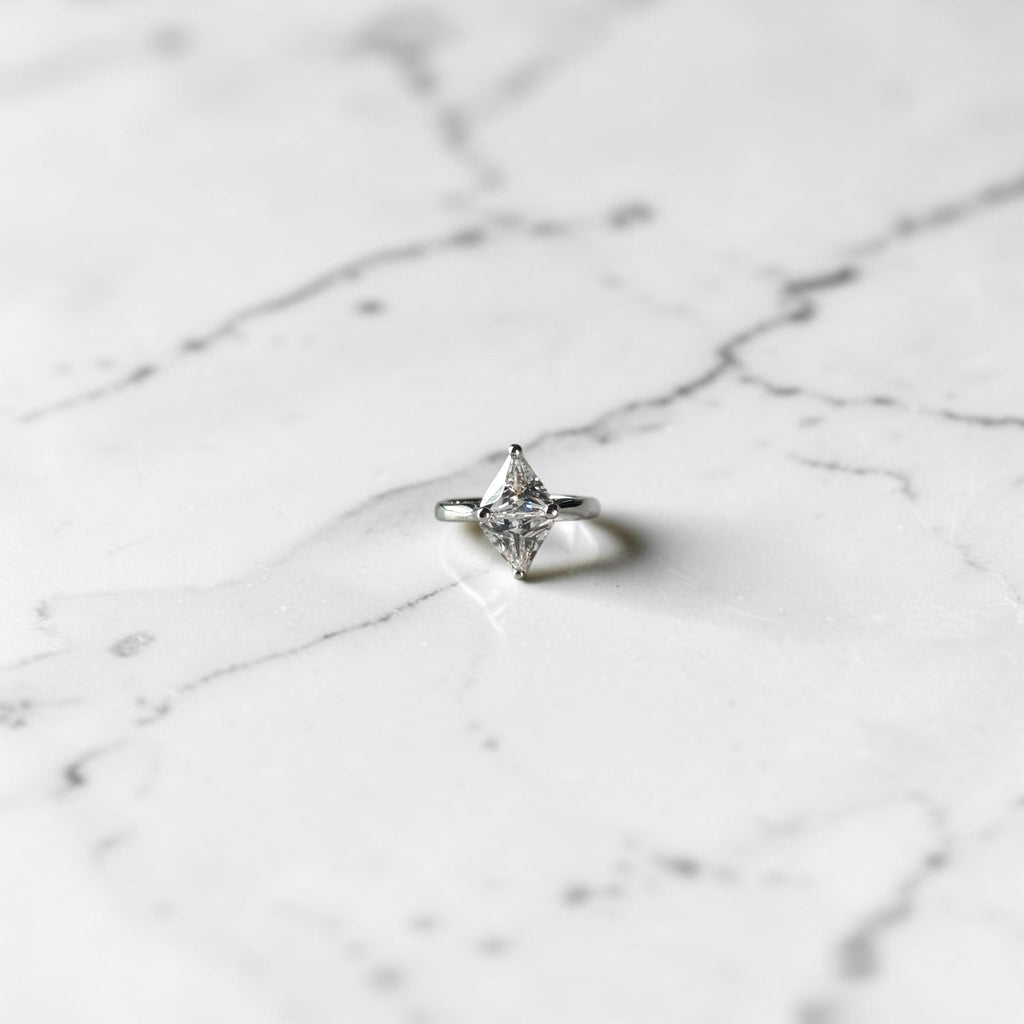 Diamond cubic ring