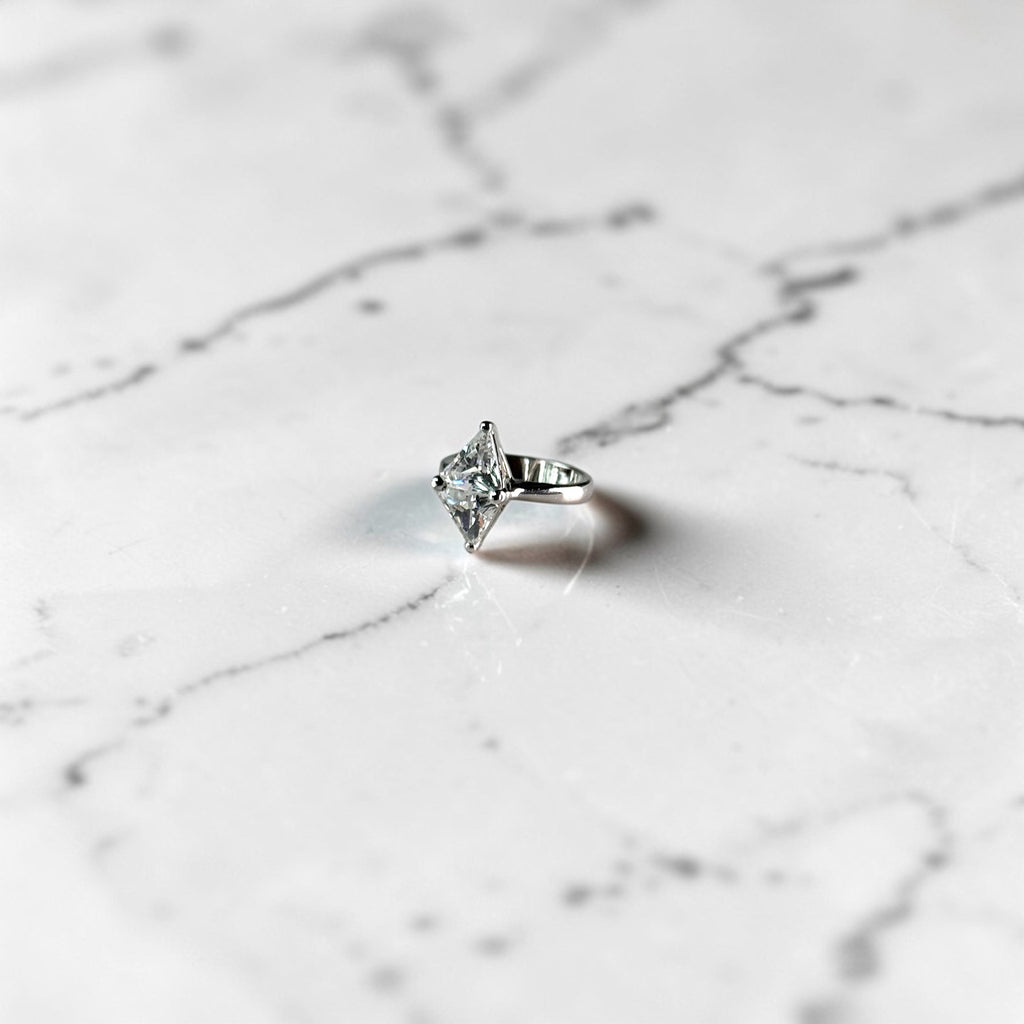 Diamond cubic ring