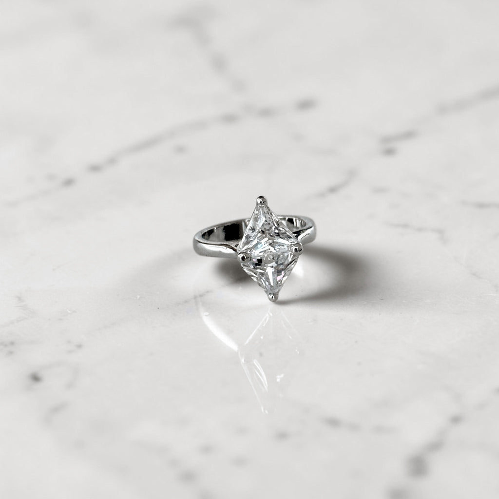 Diamond cubic ring