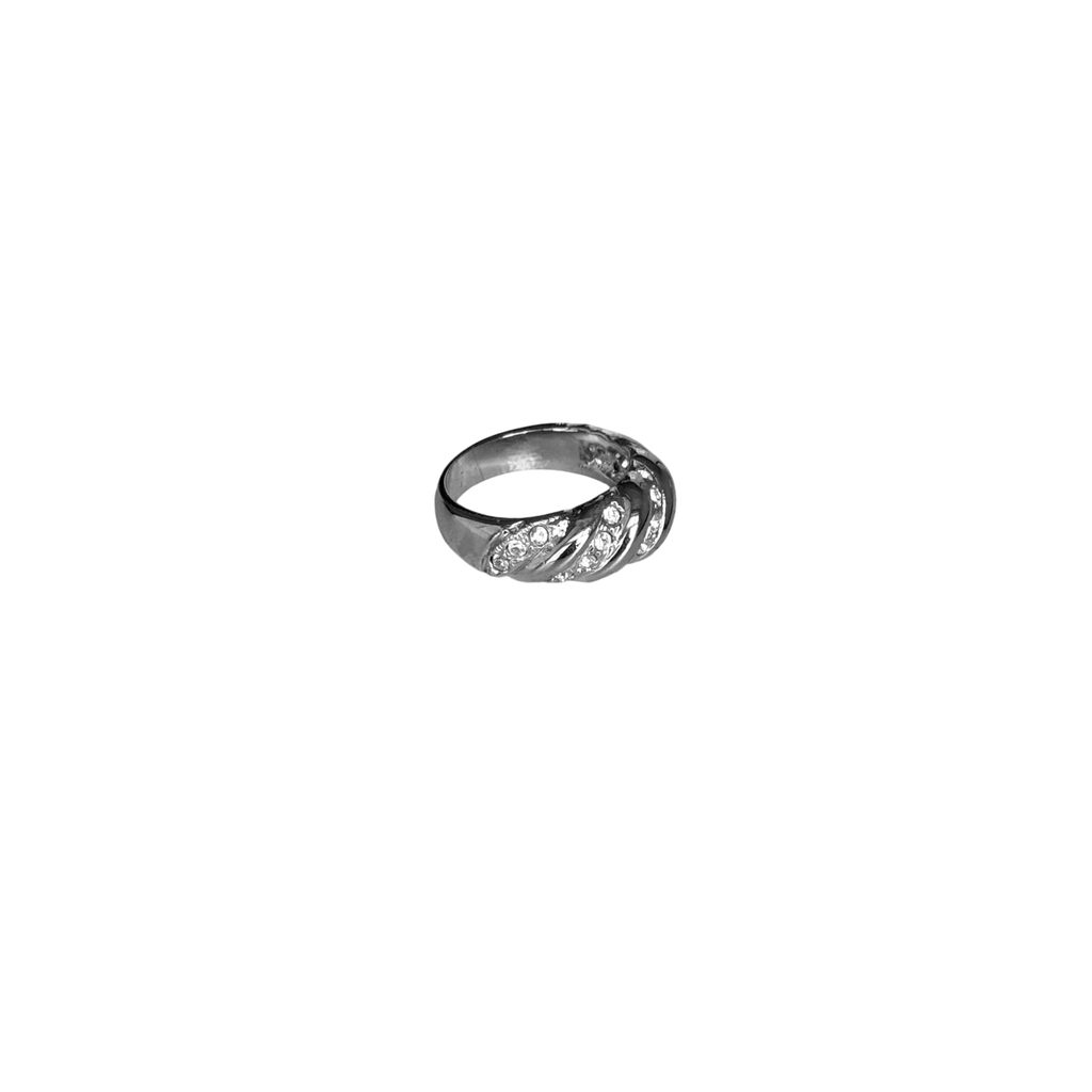 Twisted cubic ring