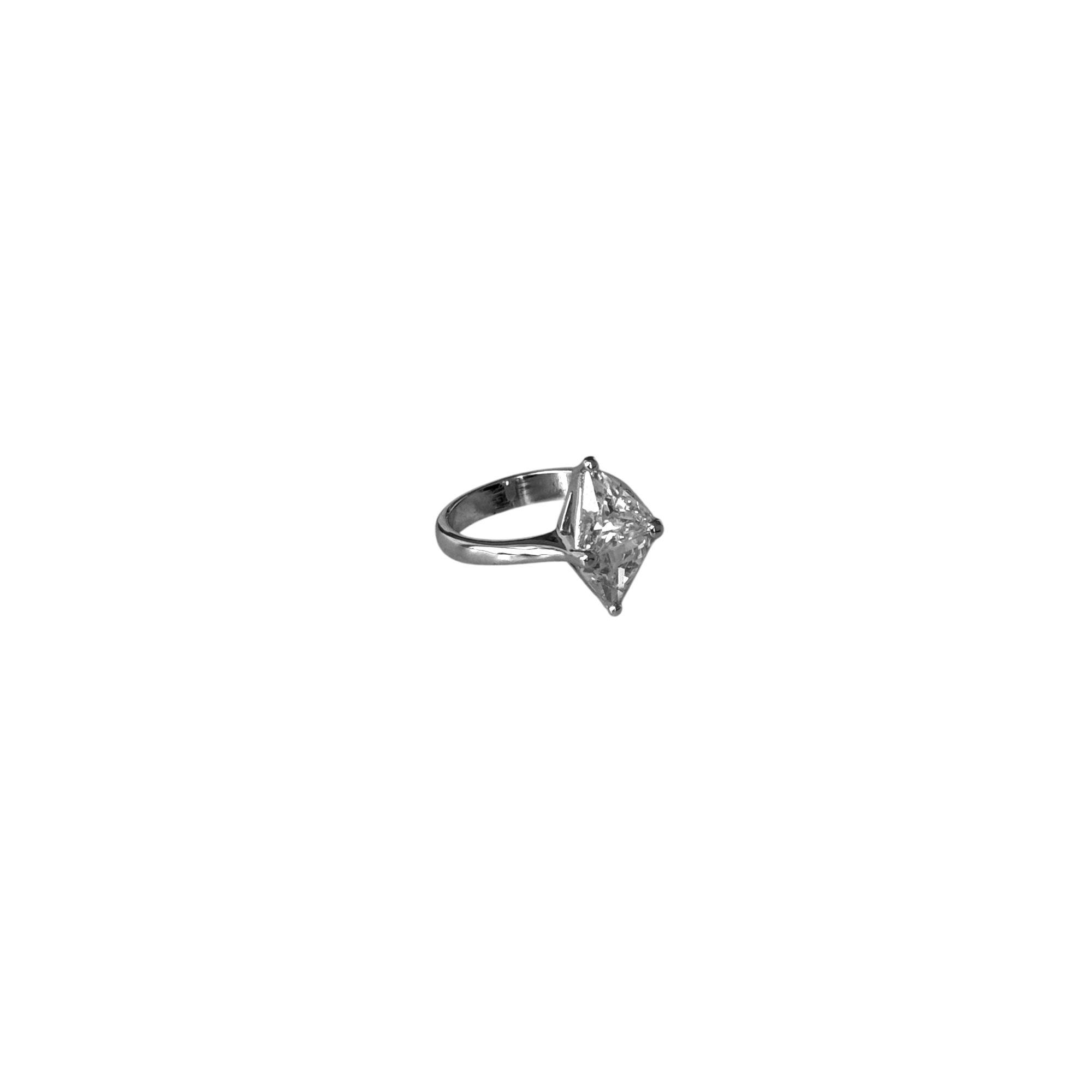 Diamond cubic ring